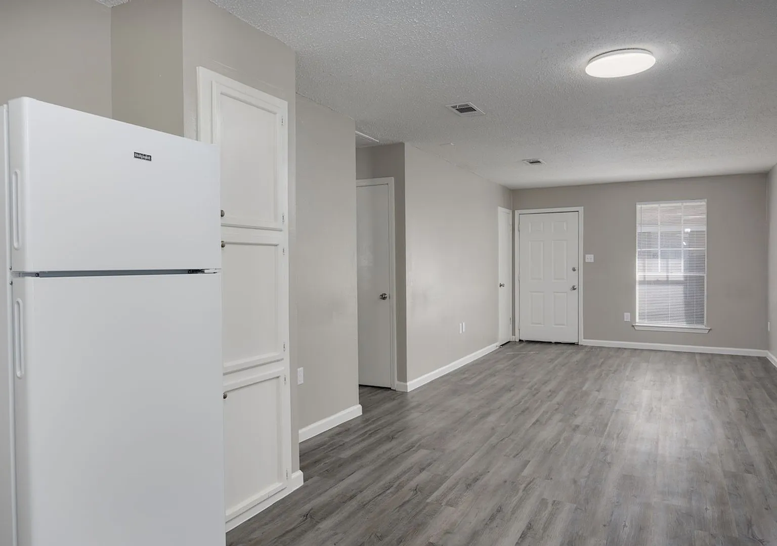 12023 Roddy - Pre Leasing for October Move in — Photo 3