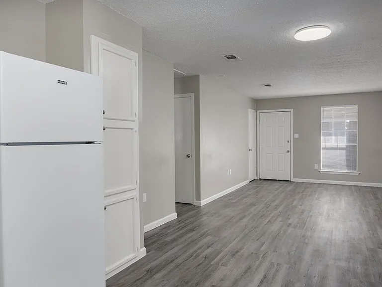 12023 Roddy Rd — Photo 3