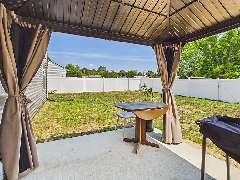 2945 Travis Ln — Photo 24