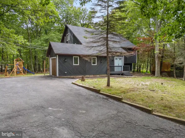 8220 Woodchuck Ct, East Stroudsburg, PA 18301
