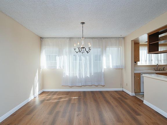 4th image of 2450 E Mountain St