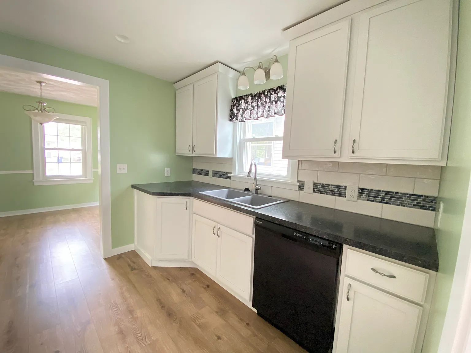 2 bed, 1000 sqft, $1,700 — Photo 2
