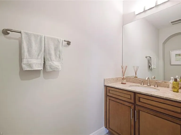 2751 Tiburon Blvd E #201 — Photo 19