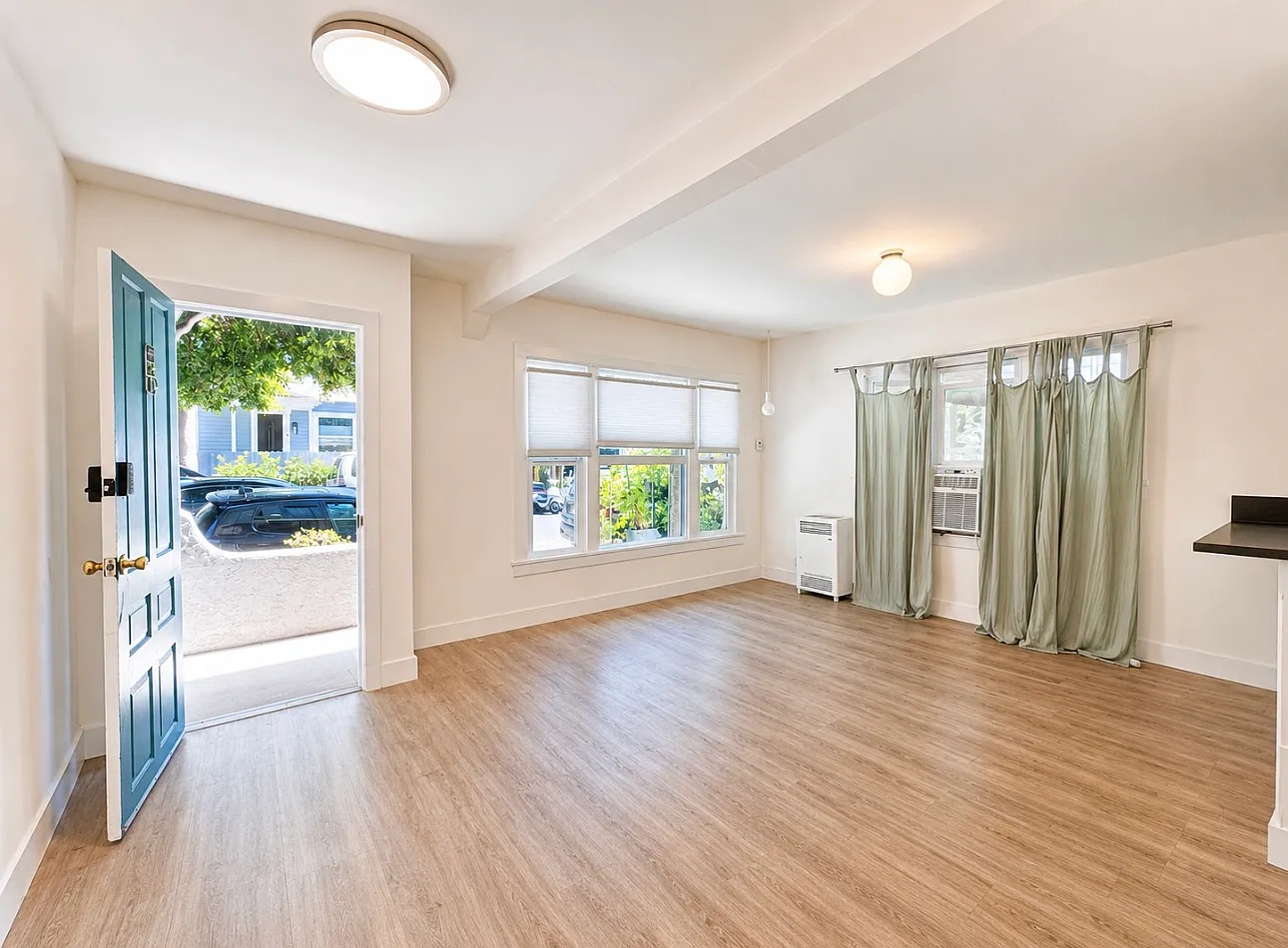 2 bed, 850 sqft, $3,350 — Photo 3