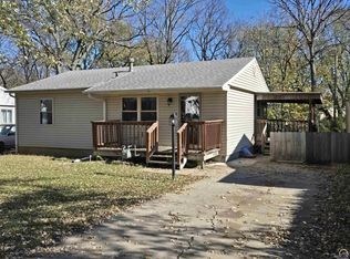 876 SE Brookside Dr, Topeka, KS 66607