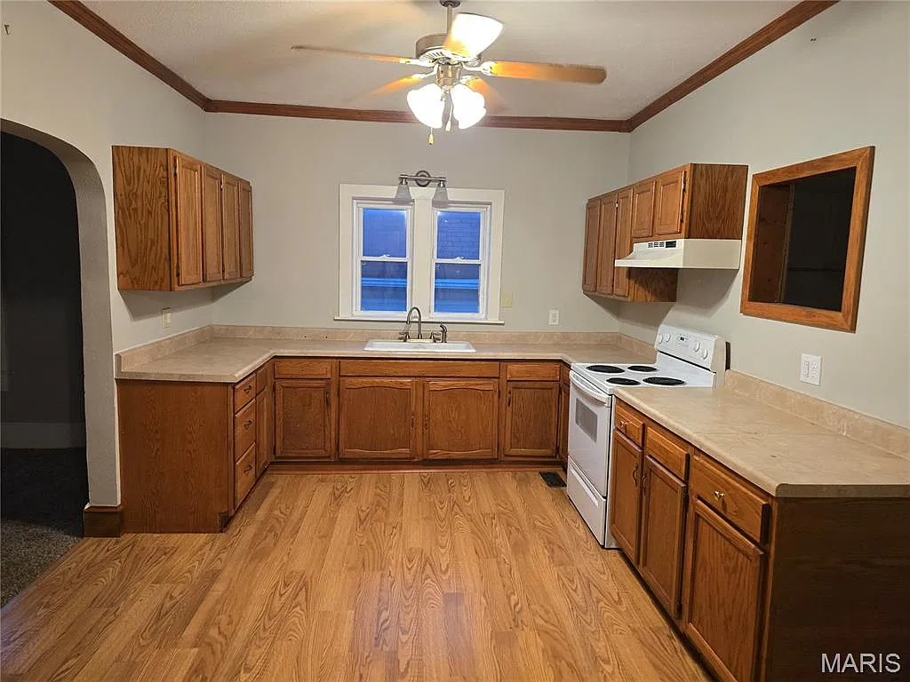 2 bed, 1.0 bath, 855 sqft, $1,200 — Photo 2