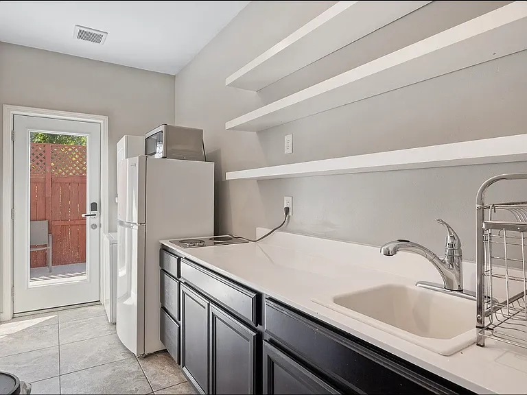 4169 Southampton St #8 — Photo 8