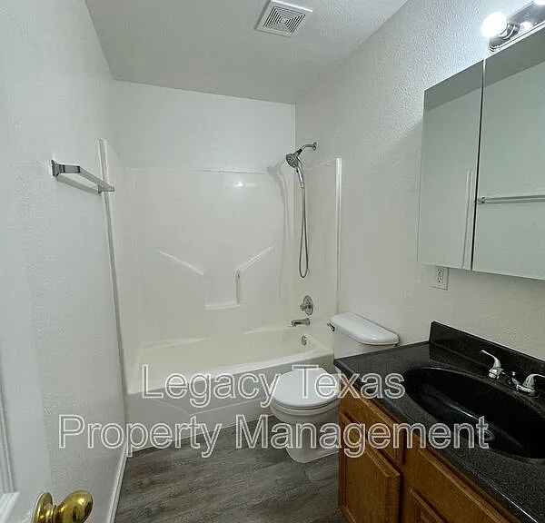 701 Miracle Ln #E — Photo 4