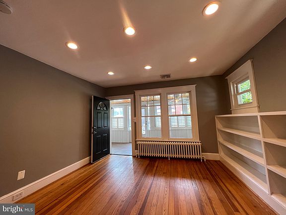 5th image of 220 E Del Ray Ave