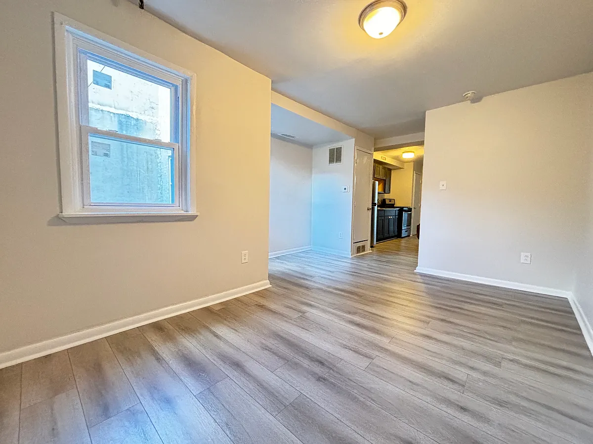Building Photo - 894 N 42nd St #2