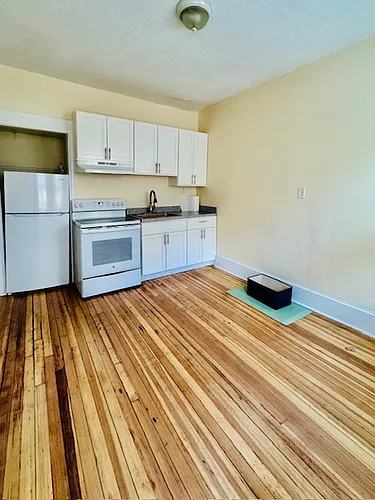 881 Huntington Ave Photo 1