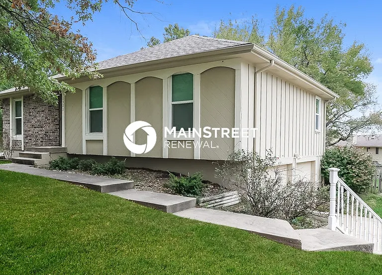 1523 NE Westwind Dr — Photo 4