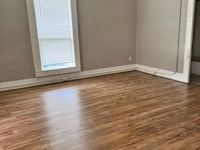 2504 Avenue H — Photo 10