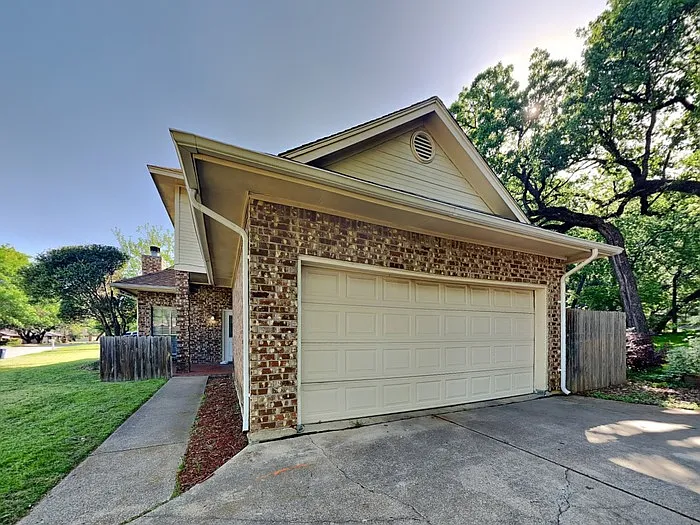 4 bed, 2.0 bath, 1585 sqft, $2,095 — Photo 3