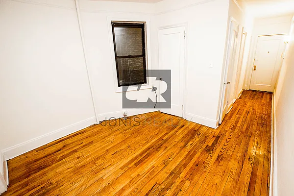 Rented by Jonis Realty | media 8