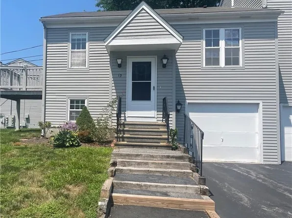 565 Quaker Ln APT 39, West Warwick, RI 02893