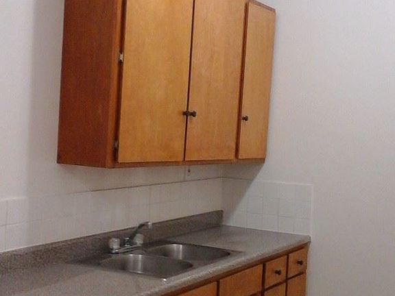 4th image of 726 N Gramercy Pl APT 103