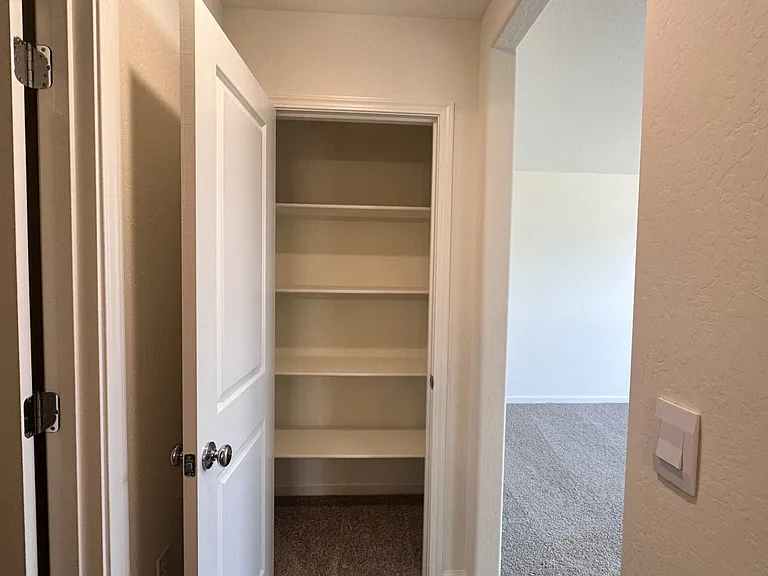 651 Skyler Ln — Photo 8