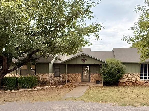 504 Loop Rd, Quanah, TX 79252