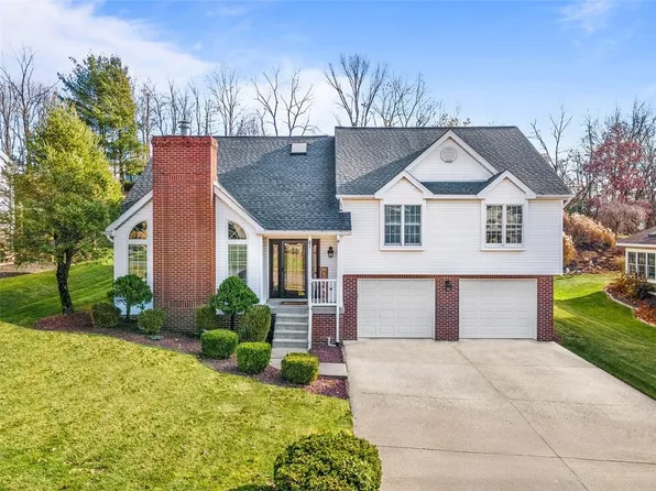81 Rodgers Dr, Coraopolis, PA 15108