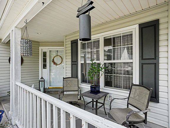 2nd image of 1827 Windmere Way
