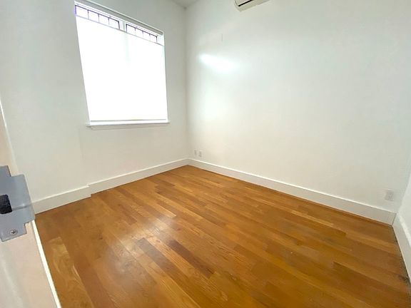 3rd image of 128 Scholes St APT 1A