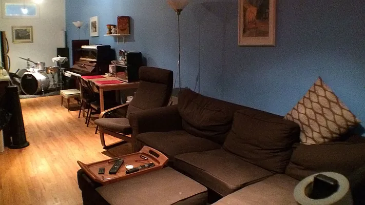 Rented by Nooklyn NYC LLC | media 18