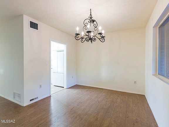 5th image of 2202 N Frannea Dr