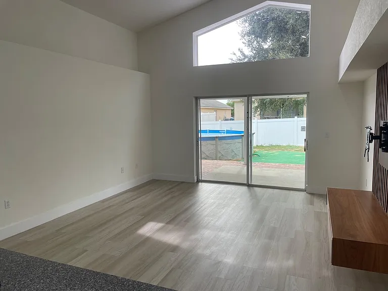 658 Sierra Cir — Photo 31