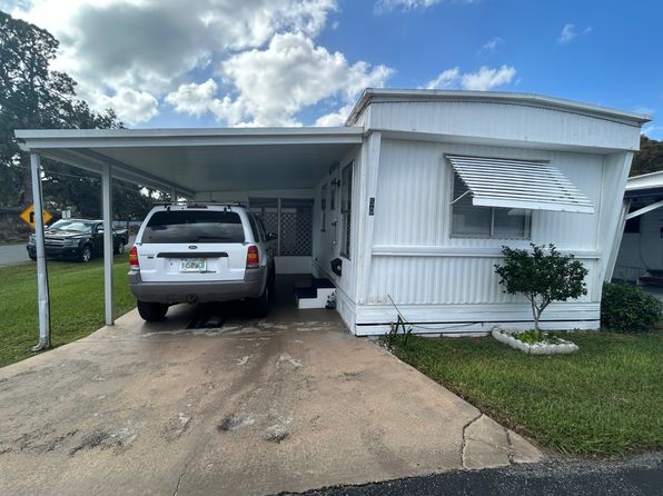 50 Orange Pl, Tavares, FL 32778