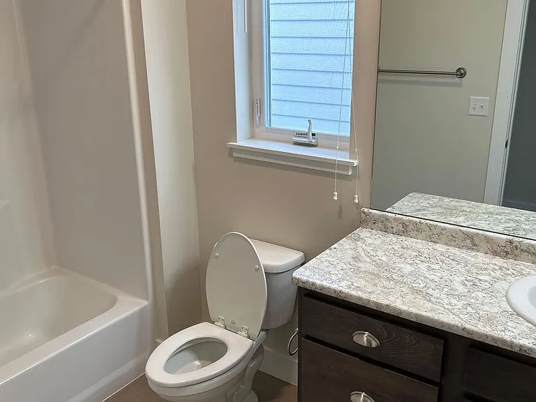 1072 Abigail Ln — Photo 10