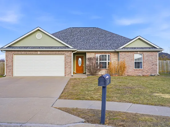 805 Chris Ct, Centralia, MO 65240