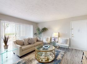 1102 Carlton Arms Blvd, Bradenton, FL