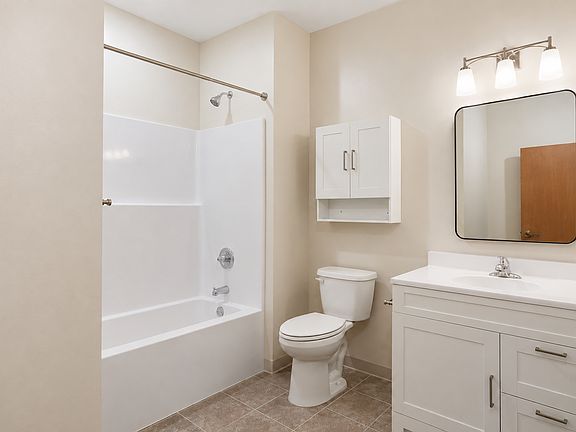 5th image of 215 Huseth St #122