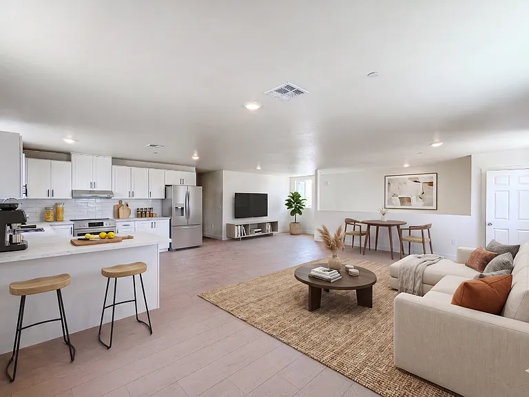 2026 Luxury 4 & 6 Bedroom Units — Photo 25