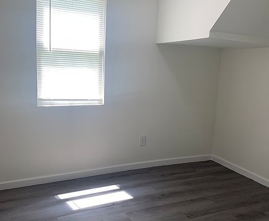 4th image of 1104 Lexington Ave