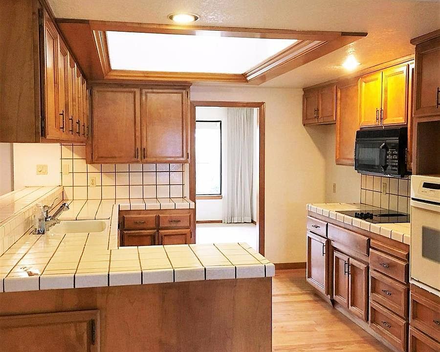 1st image of 304 Oak Canyon Way