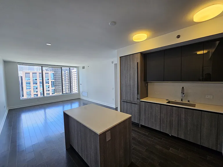 338 Main St #17H — Photo 3