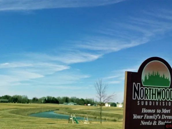 576 Oakwood Dr, Janesville, MN 56048