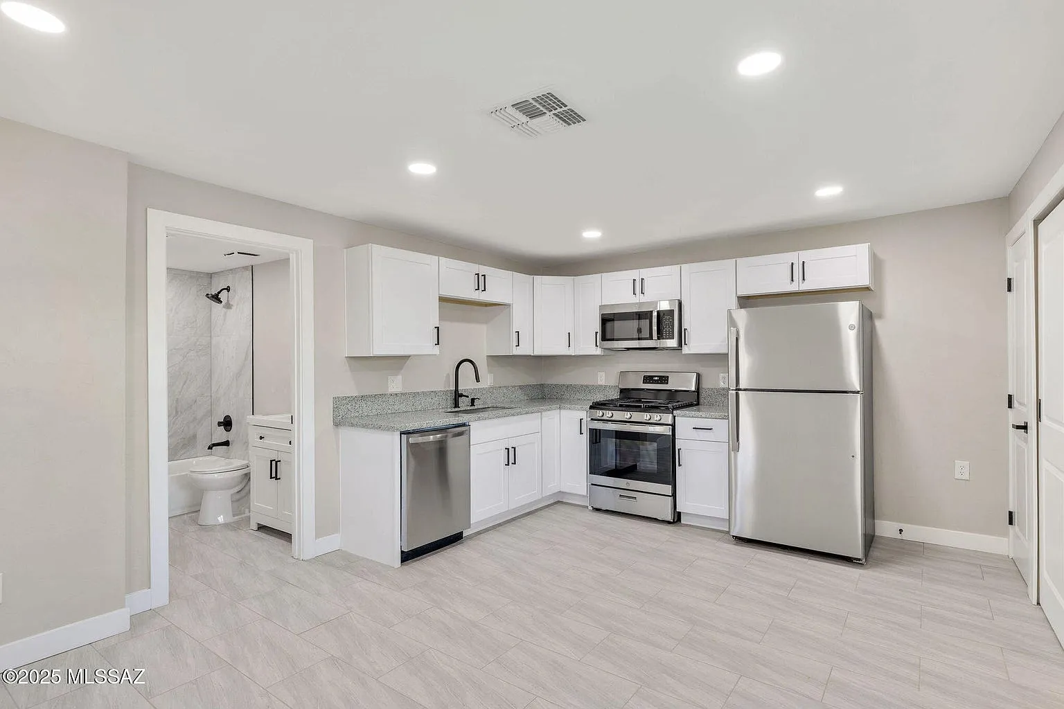 4 bed, 1700 sqft, $2,300 — Photo 4