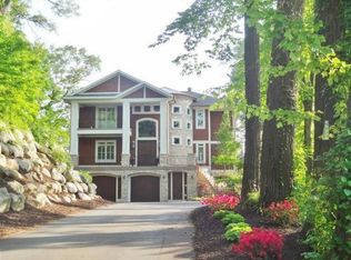 17628 Oakwood Dr, Spring Lake, MI 49456