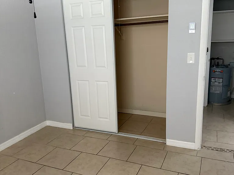 413 Woodrow Ave #4 — Photo 3