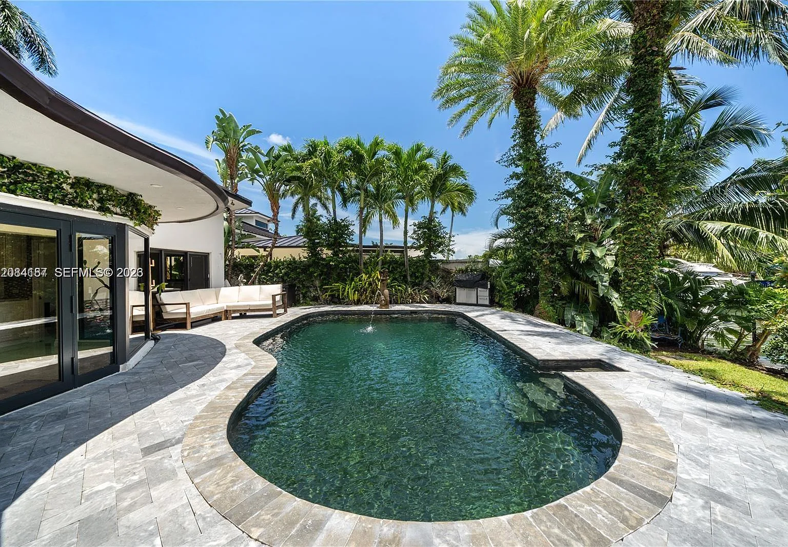 Amd Pl Biscayne Pines — Photo 2