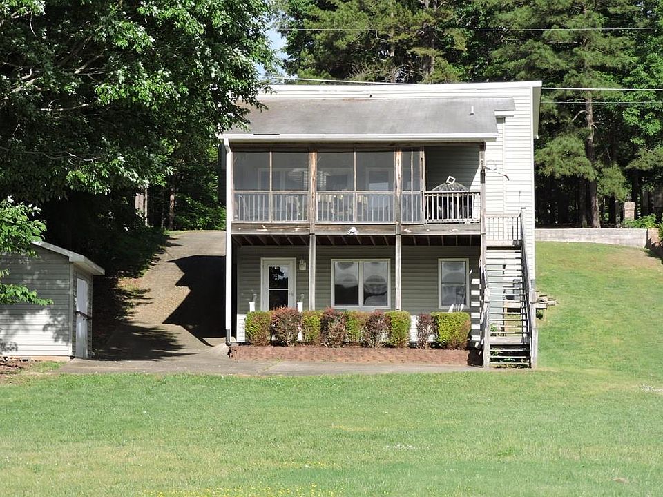 1st image of 975 Hawthorne Dr