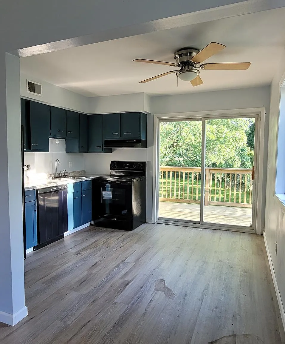 2 bed, 781 sqft, $975 — Photo 2
