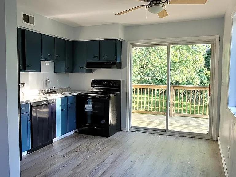 425 Carrier St — Photo 2