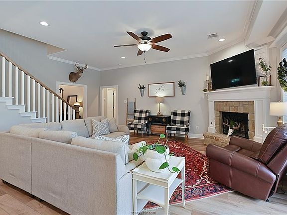 4th image of 19001 Mirror Pond Ct