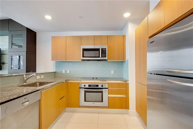 Building Photo - 1050 Brickell Ave #3222