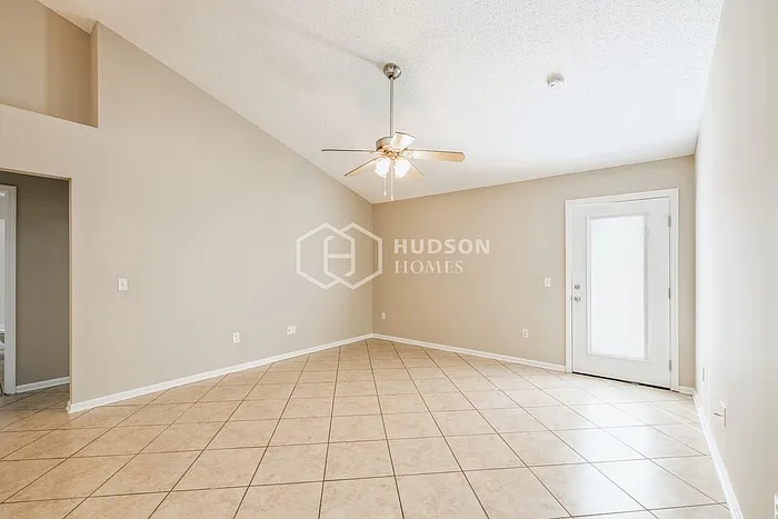2044 Hunters Trace Cir — Photo 5