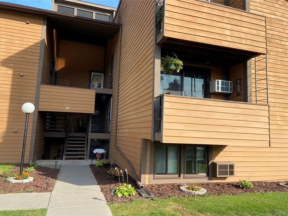 1st image of 558 Village Blvd N